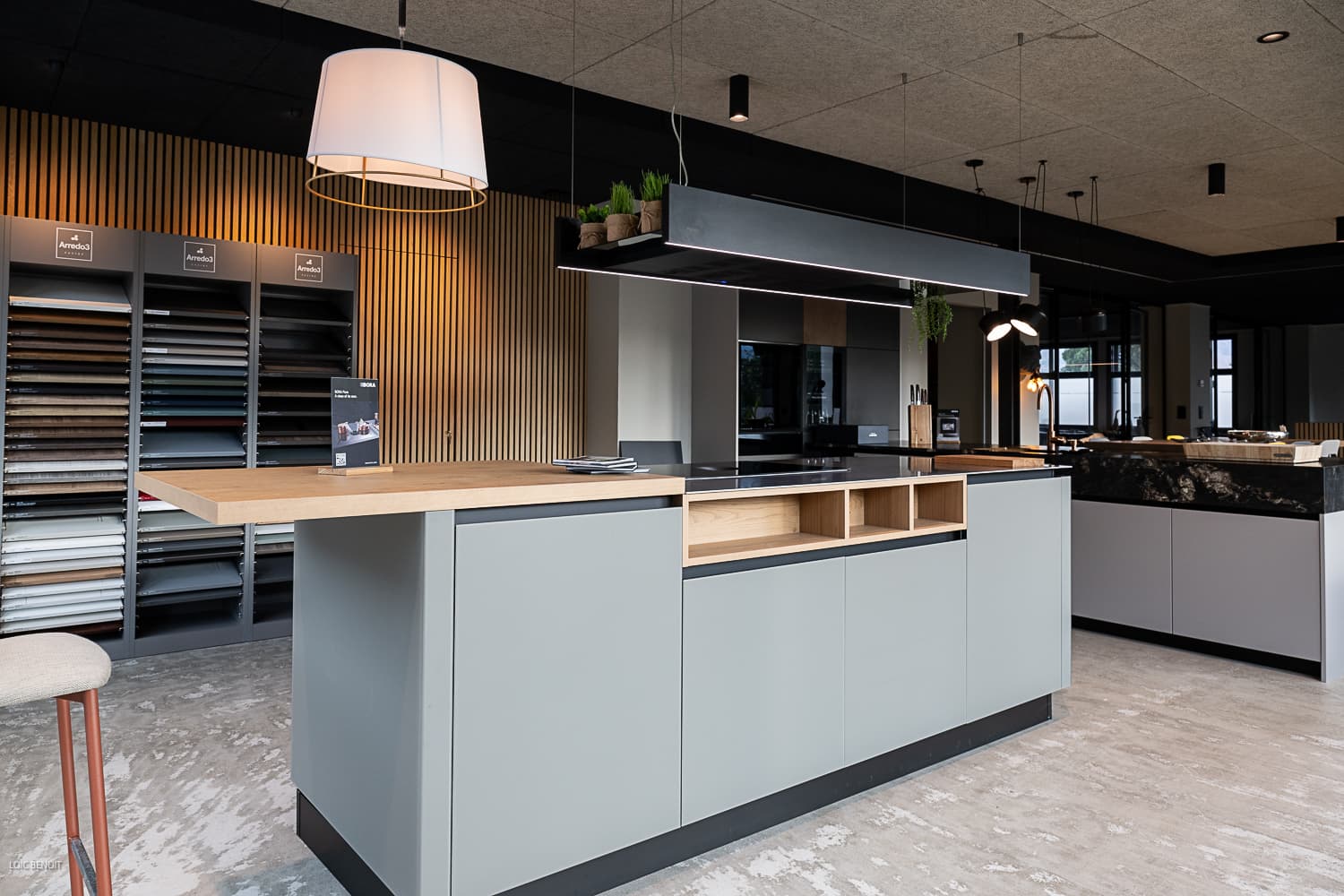 Vue d’ensemble d’une cuisine ouverte au design minimaliste